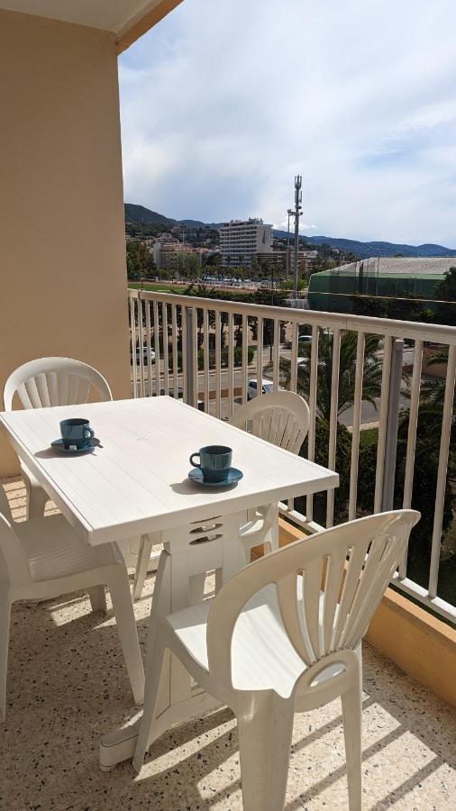 Studio Climatise Avec Coin Nuit 150M De La Plage Le Lavandou Exterior photo